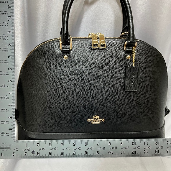 Coach Sierra Dome bag. Black leather with gold tone hardware. 130-H4b - Picture 3 of 8